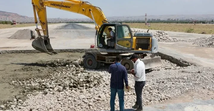 مدیرعامل شرکت فرودگاهها: در جنگ ۴۰ روزه، حوزه حمل و نقل خسارتهای زیادی متحمل شد، به ویژه حمل و نقل هوایی/ با اولویت حفظ ایمنی پروازها، فرودگاههای آسیب دیده دوباره وارد چرخه عملیاتی شدند