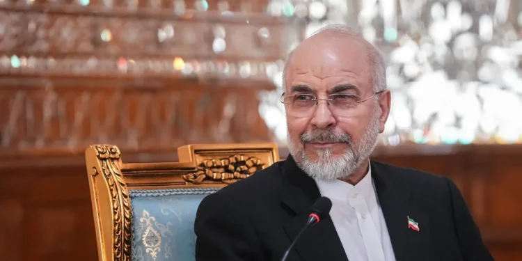 واکنش قالیباف به ادعای بسنت در مورد عبور ۱۳۰ میلیون بشکه نفت از هرمز طی دو هفته:   ای دروغگو! به بازده اوراق خزانه داری دولت امریکا نگاه کن که آتش گرفته و دارد بالا و بالاتر می‌رود / ۱۳۰ های واقعی، ۱۳۰ میلیارد دلار هزینه‌های جنگ با ایران ، یا ۱۳۰ میلیون دلار ضرر برای شرکتی است که به طور مخفیانه به نیابت از امریکا در بازارهای کاغذی نفت مداخله کرده و ایران از آن اطلاع پیدا کرده