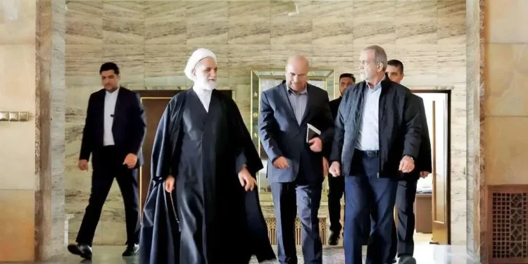دستیار قالیباف: سران قوا تصمیم گرفته‌اند که قیمت بنزین افزایش نیابد/ بررسی طرح‌هایی بدون افزایش نرخ بنزین، در دستور کار است