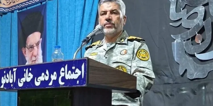 سخنگوی ارتش: امروز به رغم دو جنگ گذشته، ارتش ایران در وضعیت آمادگی بسیار مناسبی قرار دارد/ ورود تجهیزات جدید به یگانها، موجب شده تا ادوات و تجهیزات رزمی ما متناسب با نیازهای روز بازآرایی شود/ ارتقای پدافند هوایی همواره در صدر برنامهها قرار داشته، زیرا در شرایط پیچیده منطقهای، نقش تعیین کنندهای در صیانت از زیرساختهای حیاتی ایفا میکند