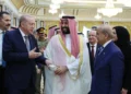ببینید / گفت‌وگوی صمیمی اردوغان، بن‌سلمان و شهباز شریف پس از امضای پیمان دفاعی