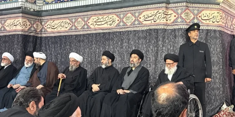 عکس/ حضور فرزندان رهبر شهید در مراسم بزرگداشت چهلمین روز تدفین ایشان