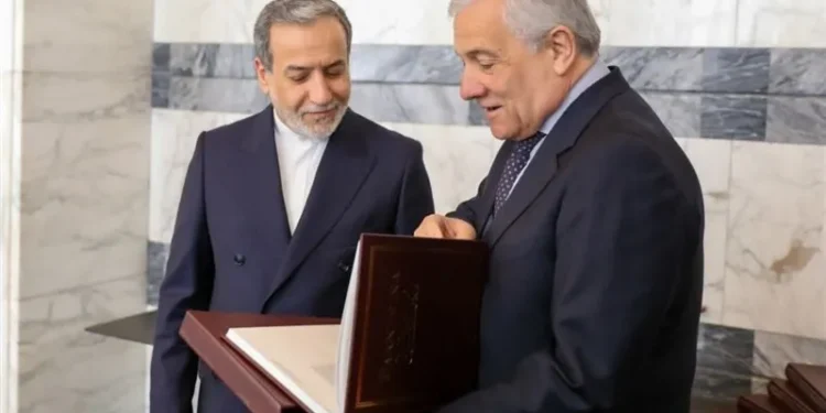 رایزنی وزیر خارجه ایتالیا با عراقچی درباره گفتگوی ایران و عمان و تعیین مسیر برای تردد در تنگه هرمز
