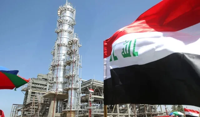 بلومبرگ: عراق برای نخستین بار از زمان آغاز جنگ علیه ایران، به خریداران نفت خام خود این امکان را ارائه می‌کند که محموله‌های نفتی را خارج از خلیج فارس تحویل بگیرند/ خریداران می‌توانند محموله‌ها را از طریق انتقال کشتی‌ به کشتی در نزدیکی سواحل عمان دریافت کنند