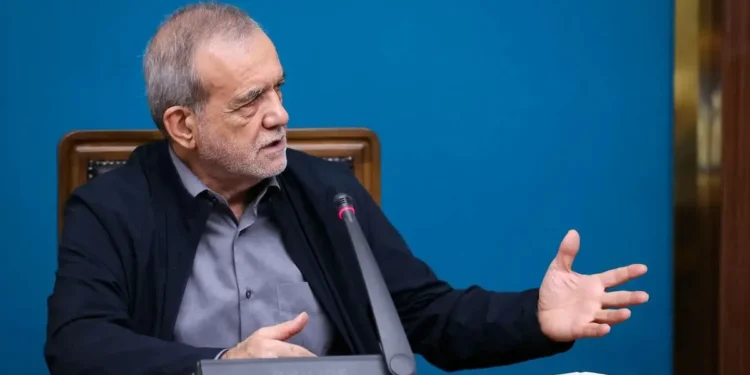 پزشکیان: در مدیریت مصرف انرژی به گونهای عمل شود که موجب نارضایتی عمومی نشود/ اگر بتوان جامعه را به کاهش تنها ۱۰ درصد مصرف انرژی ترغیب کرد، آثار آن قابل توجه خواهد بود