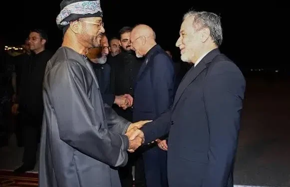 آسوشیتدپرس: مذاکرهکنندگان ایران و عمان پیشنویس توافق درباره تنگه هرمز را نهایی کردهاند