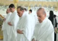 ببینید / شهباز شریف و عاصم منیر در مکه مناسک عمره را به‌جا آوردند