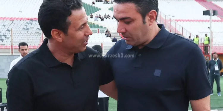 همه با هم دوست بودند؛/ مراسم گل و‌ بلبل پیش از شروع پرسپولیس-تراکتور!