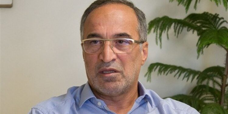 مدیریت باشگاه سهمیه سیاسی است/ انتقاد صریح واعظ آشتیانی از مدیریت در استقلال