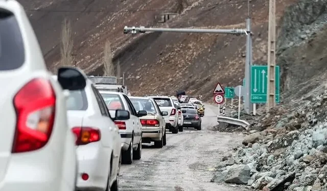 ترافیک نیمه‌سنگین در محورهای شمالی / انسداد موقت جاده چالوس و آزادراه تهران ـ شمال