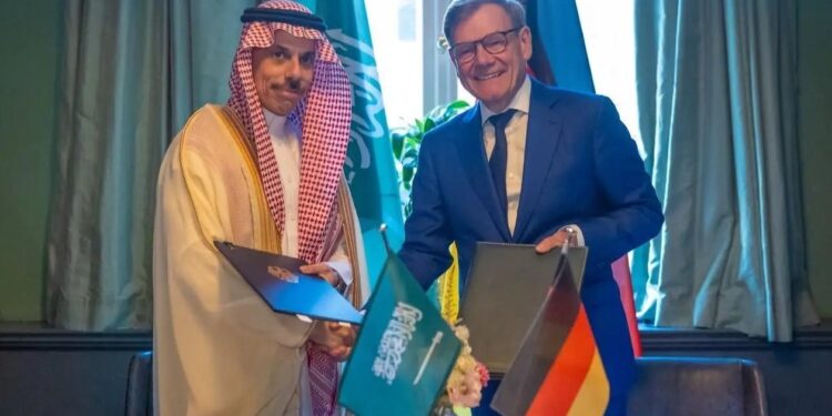 عربستان و آلمان خواستار عادی شدن وضعیت تنگه هرمز شدند