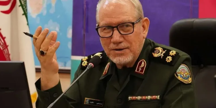 به دنبال این هستیم که سایه جنگ را از سر کشور دور کنیم/ به دلیل اینکه اطلاعات راهبردی نداریم، نمی‌توانیم متوجه شویم در مغز ترامپ و نتانیاهو چه می‌گذرد؛ بنابراین نیرو‌های مسلح با هوشمندی برای بدترین سناریوها آماده هستند/ ممکن است در مرحله بعدی جنگ احتمالی، جبهه درگیری تا اقیانوس هند یا جاهای دیگر گسترش پیدا کند/ پیوند تنگه هرمز و تنگه باب‌المندب، صحنه جنگ را تغییر خواهد داد