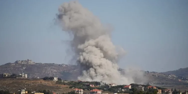 اسرائیل همچنان به حملات خود به جنوب لبنان ادامه میدهد