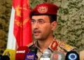 سخنگوی نیروهای مسلح یمن: هیچ خطری از جانب ما علیه مقدسات وجود ندارد و افتراهای آل سعود درباره مکه مکرمه، نمیتواند کسی را فریب دهد/ تنها تأسیسات نفتی یا پایگاههای نظامی عربستان را هدف قرار میدهیم/ جنگنده اف-۱۵ عربستان را با موشک زمین به هوا ساخت داخل، سرنگون کردیم