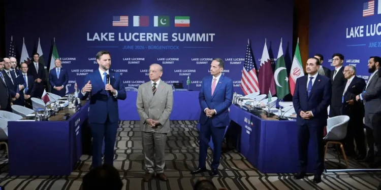 ارم نیوز: میانجی‌گران در تلاش هستند تا در نیویورک نشست دیگری میان ایران و آمریکا برگزار کنند/ آن‌ها می‌خواهند از زمان باقی‌ مانده برای تدوین پیش‌نویس آتش‌بس و بازگشت کشتیرانی در تنگه هرمز استفاده کنند؛ سپس مذاکرات با سرعت بیشتری در دوحه، مسقط یا یک شهر اروپایی تکمیل شود