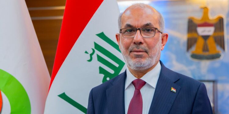 وزیر نفت عراق: فرانسه شریک مهم بغداد در حوزه انرژی و اقتصاد است