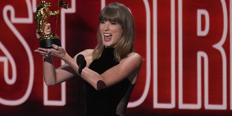جوایز MTV VMA 2026: تیلور سویفت دوباره تاریخ‌ساز شد و جوایز اصلی را گرفت