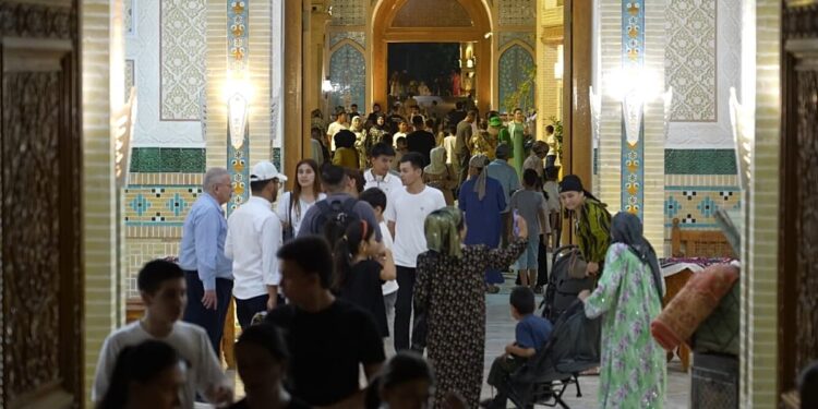فراتر از جاده ابریشم: گردشگران در ازبکستان بیشتر می‌مانند و بیشتر خرج می‌کنند