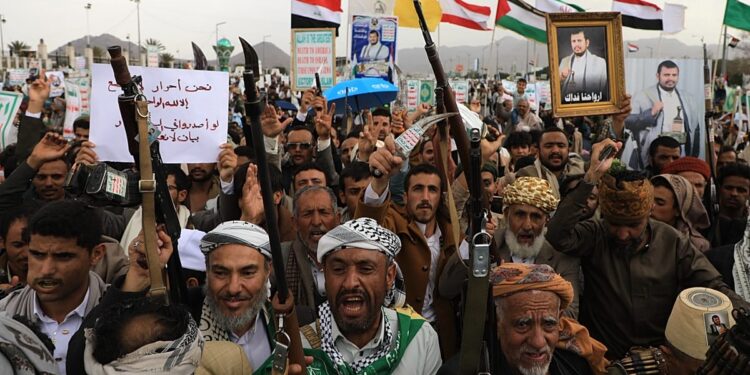 نبرد خونین میان نیروهای دولتی یمن و حوثیها بیش از ۶۰ کشته بر جای گذاشت