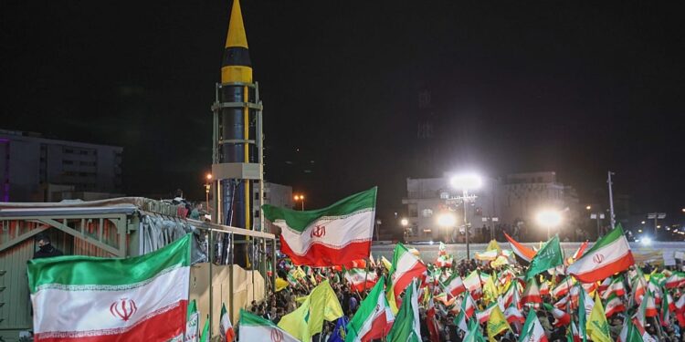 وال استریت ژورنال: ایران تولید موشکهای بالستیک را از سر گرفته است