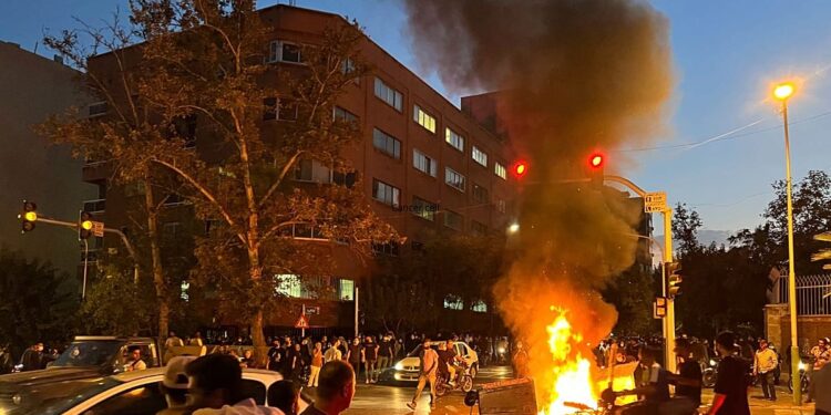 عفو بین‌الملل، فراخوانی را برای امضای دادخواست درباره «جنایت‌ علیه بشریت در ایران» منتشر کرد