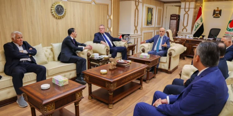 رایزنی عراق و شرکت آنگولایی برای افزایش تولید میدان نفتی قیاره