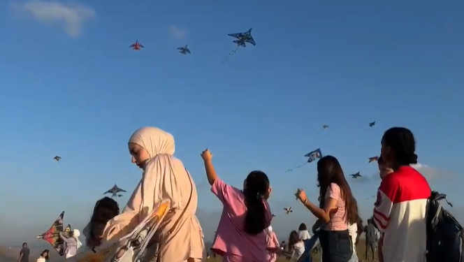 برگزاری هشتمین دوره جشنواره بادبادک‌ها در جنوب لبنان با شعار «این سرزمین متعلق به ماست»