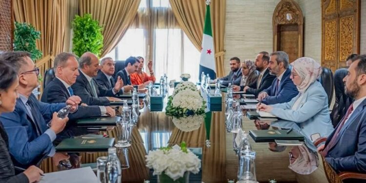 دیدار دبیرکل وزارت خارجه و همکاری بین‌المللی ایتالیا با الشیبانی در دمشق