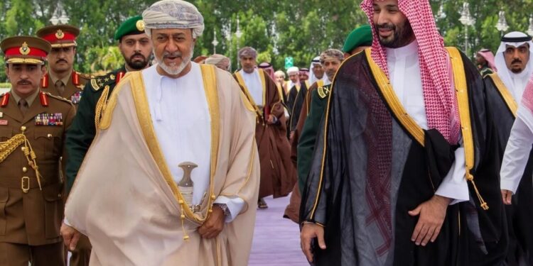 سلطان عمان وارد عربستان شد/گفت‌وگوی بن سلمان و هیثم بن طارق درباره اوضاع منطقه