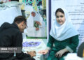 تصاویر: حضور دانش‌آموزان مینابی بر سر مزار شهدای مدرسه شجره طیبه در آستانه سال تحصیلی جدید