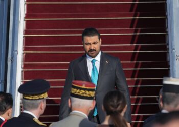 نخست وزیر عراق وارد فرانسه شد