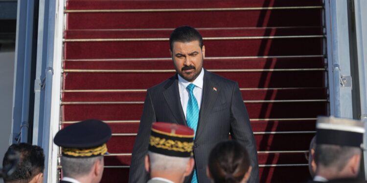 نخست وزیر عراق وارد فرانسه شد