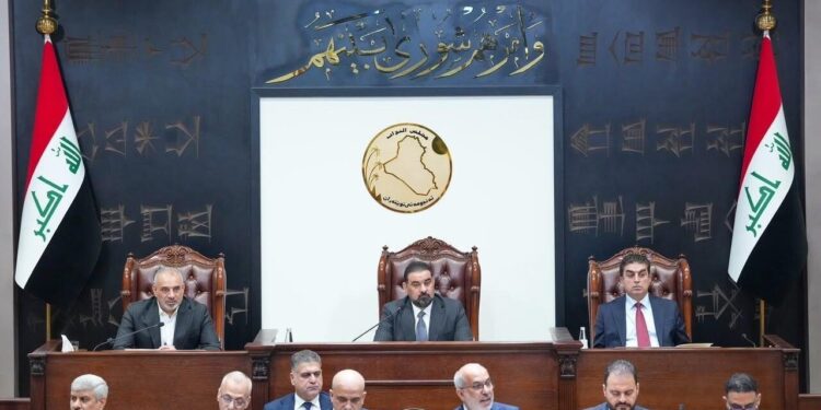 وزیر نفت عراق: توانستیم میزان صادرات نفت را به روزانه بیش از ۴ میلیون بشکه برسانیم