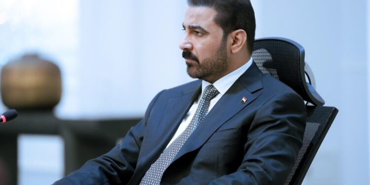 الزیدی: ایران اجازه عبور نفتکشهای ما از تنگه هرمز را نداد و هدف آن افزایش قیمت نفت است