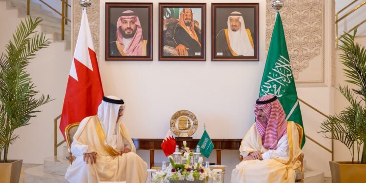گفت‌وگوی تلفنی وزرای خارجه عربستان و بحرین درباره حفظ امنیت و ثبات در منطقه