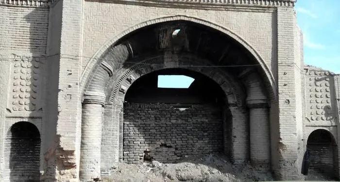 میراث فرهنگی: پادگان روس‌ها در سبزوار بدون هماهنگی و مجوز تخریب شده/ راننده پس از تخریب اثر دستگاه لودر را رها کرده و متواری است