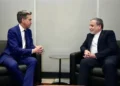 عراقچی در دیدار وزیر خارجه انگلیس: سه کشور اروپایی به دلیل موضوع اسنپ بک و عدم اتخاذ موضع قاطع علیه تجاوز نظامی آمریکا باید پاسخگو باشند / اصرار بر مداخله در امور داخلی کشور‌ها و استفاده ابزاری از مفاهیم حقوق بشری به هیچ عنوان قابل پذیرش نیست