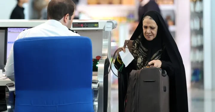 ادعای رویترز به نقل از یک منبع مطلع: آمریکا در حال بررسی اعطای معافیت از تحریم‌ها برای پروازهای میان ایران و نجف است