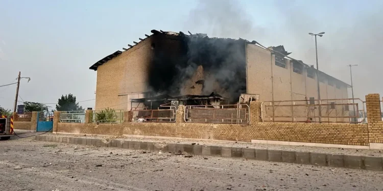 آسوشیتدپرس: آمریکا احتمالا در حمله مرگبار به لامرد از موشک جدید «پرسیژن استرایک» استفاده کرده / ین موشک پیش از برخورد با زمین در هوا منفجر میشود و دهها هزار ساچمه فلزی را با سرعت بالا در اطراف پراکنده میکند