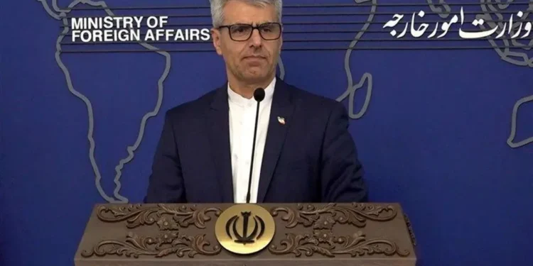 سخنگوی وزارت خارجه خطاب به مردم آمریکا: چرا باید به پسران و دختران شما وعده بخشودگی بدهی بانکی داده شود تا در جنگی بجنگند که اسرائیل خواهان تداوم آن است؟