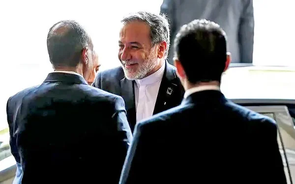 مذاکرات ایران و آمریکا در نیویورک وارد مرحلهای جزئیتر و فنیتر شده / منابعی در تهران فضای مذاکرات را بهطور فزایندهای مثبت توصیف کردهاند / طرح پیشنهادی ایران نسخهای تسریعشده از روند ۶۰ روزهای خواهد بود که پیشتر درباره آن گفتوگو شده بود / مهمترین مطالبات ایران، شامل رفع تحریمها، لغو محدودیتهای صادرات نفت و دسترسی به منابع مالی بلوکهشده ایران است