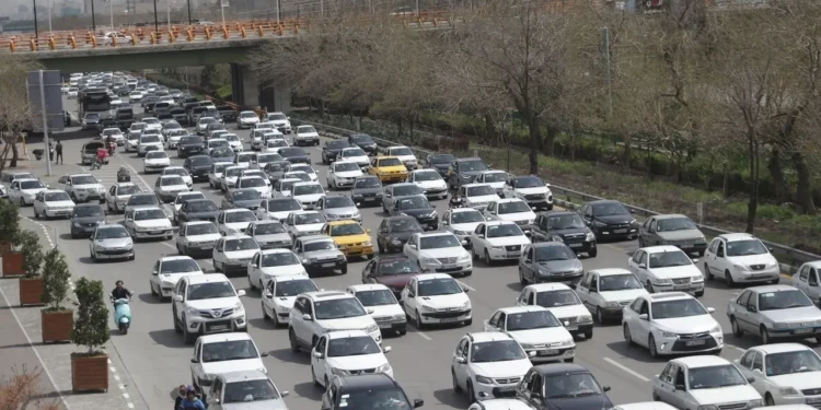 پلیس راهور تهران: بار ترافیکی روز اول مهر از ساعت ۵:۴۰ صبح آغاز شد/ از ساعت ۶:۳۵ نیز شاهد شکل‌گیری تراکم در محورهای ورودی شهر بودیم