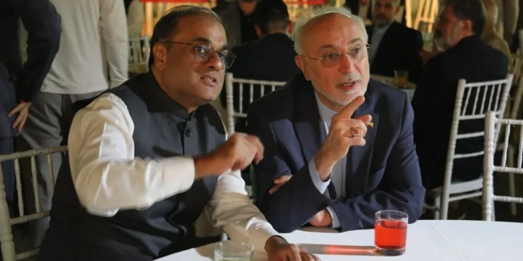 علی اکبر صالحی: اگر با یکدیگر اختلاف داریم، هرگز درِ گفتوگو را نبندیم / جامعهای که در آن سؤال کردن جرم تلقی شود یا اندیشه متفاوت تحمل نشود، نمیتواند پویا و خلاق باشد / جامعهای که از پرسش و اندیشه باز بماند، دچار جمود خواهد شد