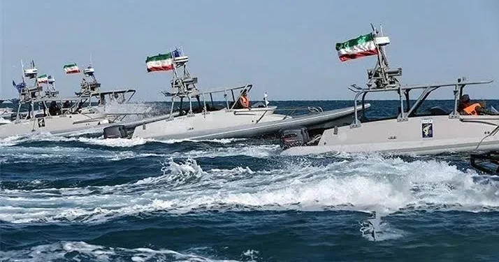 فرمانده نیروی دریایی سپاه: صبح امروز ارتش تروریست امریکا به سه فروند نفتکش متعلق به ایران حمله کرد که خساراتی را به بار آورد / ما نیز سه فروند نفتکش در مسیر غیر مجاز تنگه هرمز و سه فروند شناور وابسته به امریکا را مورد هدف قرار دادیم / فریب آمریکا را نخورید؛ هر تحرک مشکوک هدف قرار می‌گیرد