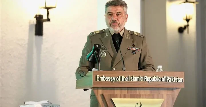 سخنگوی ارتش: ظهور تسلیحات نامتقارن، پهپادهای ارزان‌ قیمت و موشک‌های هایپرسونیک، برتری مطلق تجهیزات گران‌ آمریکایی را با چالش جدی مواجه ساخته/ همکاری کشورهای خردمند با یکدیگر، از مهم‌ترین ابزارهای تأمین امنیت است