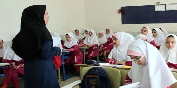 آموزش و پرورش: نرخ اضافه تدریس معلمان از مهر افزایش مییابد