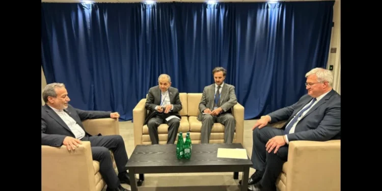 وزیر خارجه اوکراین درباره دیدار خود با عراقچی: دیپلماسی یعنی گفت‌وگوی مستقیم، حتی در شرایط دشوار؛ ما توافق کردیم که کانال‌های ارتباطی را باز نگه داریم/ درباره «مسیرهای گوناگون تلاش‌های جاری برای صلح» تبادل نظر شد/ بر موضع کی‌یف مبنی بر حمایت از برقراری سریع‌تر صلح در دو منطقه، تأکید کردم
