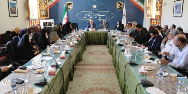 مدیران و کارشناسان مرکز دیپلماسی عمومی و رسانه‌ای وزارت امور خارجه از بنیاد ایران‌شناسی بازدید کردند