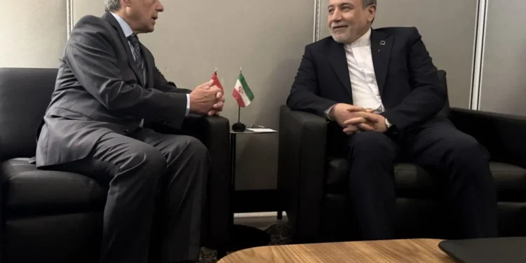 وزیر خارجه سوئیس پس از دیدار با عراقچی: آماده تسهیل راه‌حل دیپلماتیک هستیم  / اولویت ما جلوگیری از تشدید بیشتر تنش‌ها، باز نگه‌داشتن کانال‌های دیپلماتیک و تلاش برای دستیابی به راه‌حلی از طریق مذاکره است
