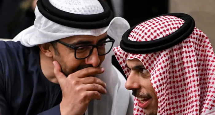 خبرگزاری واس: گفتگوی وزرای خارجه عربستان و امارات / دو طرف درباره ضرورتِ ناشی از تحولات اخیر برای یکپارچه‌سازی مواضع رایزنی کردند
